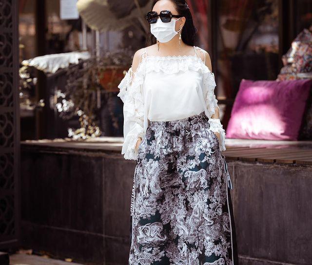 Phượng Chanel mặc váy bông mà tròn ủng ngỡ lọ hoa di động-6