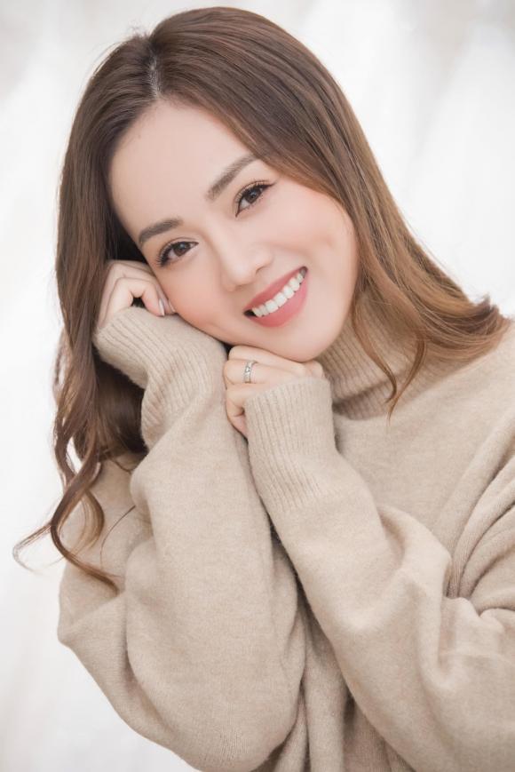 Vừa được khen giống Son Ye Jin, vợ trẻ Công Lý lộ mặt tròn quay-5