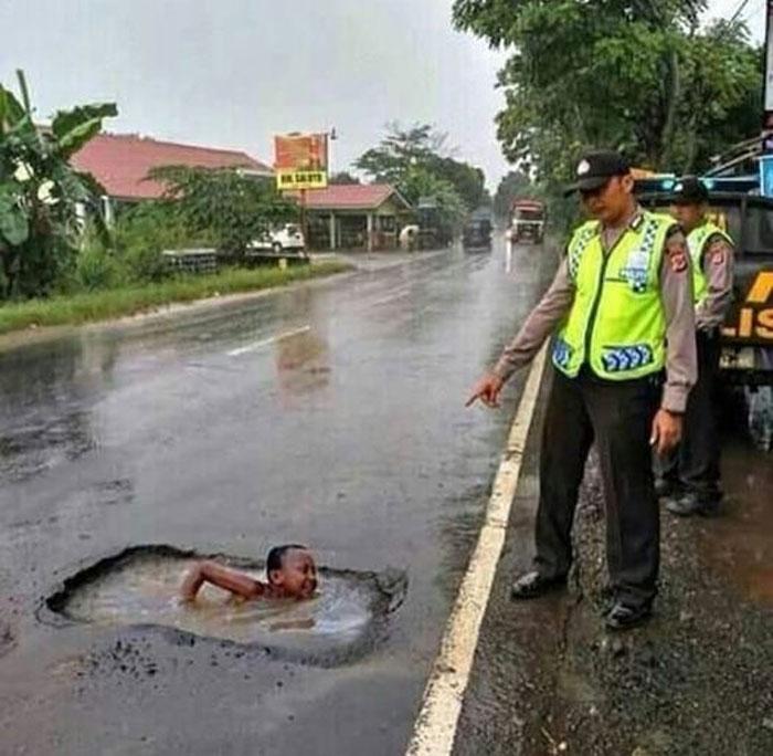 Loạt khoảnh khắc lũ trẻ trong tình huống khó đỡ không thể nhịn cười-2