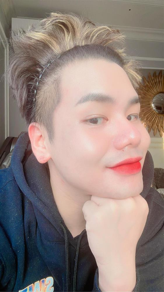 Nam MC đình đám tuyên bố: Tôi là THỤ-3