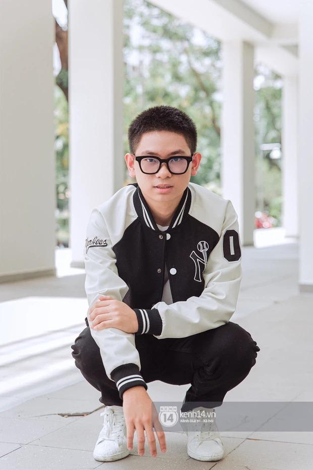 Rich kid 19 tuổi hỏi mua 50 cây vàng, khoe luôn vali tiền-1