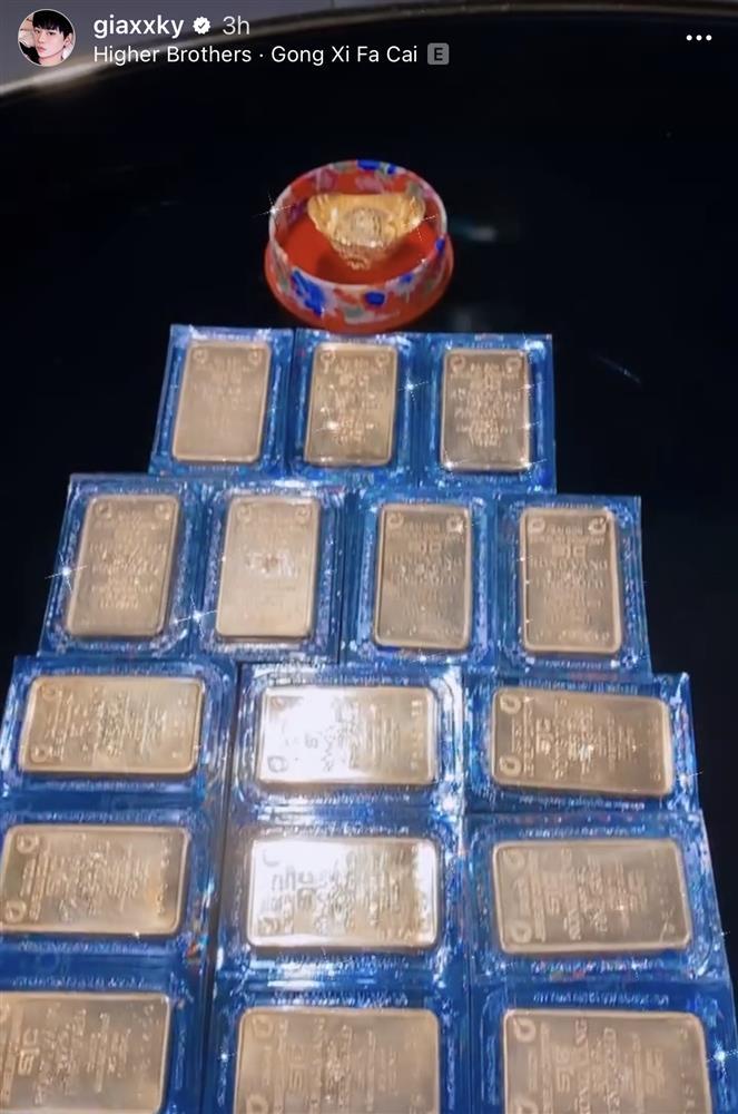 Rich kid 19 tuổi hỏi mua 50 cây vàng, khoe luôn vali tiền-4