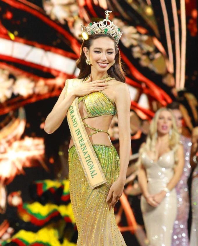 Loạt váy áo lấy cảm hứng từ vương miện của các hoa hậu Việt Nam-3