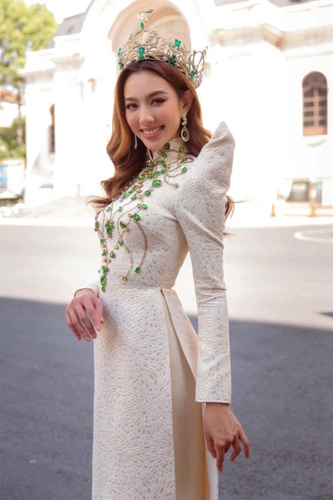 Loạt váy áo lấy cảm hứng từ vương miện của các hoa hậu Việt Nam-4