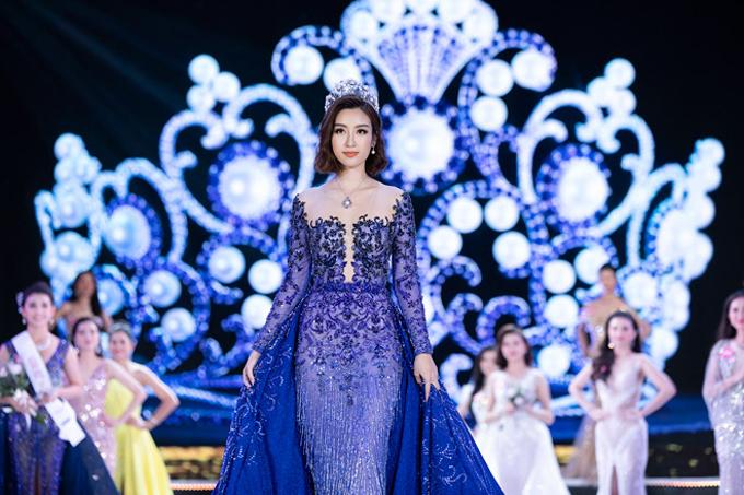 Loạt váy áo lấy cảm hứng từ vương miện của các hoa hậu Việt Nam-7