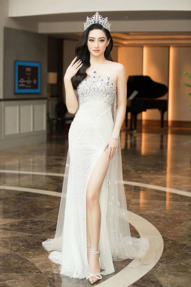 Loạt váy áo lấy cảm hứng từ vương miện của các hoa hậu Việt Nam-9