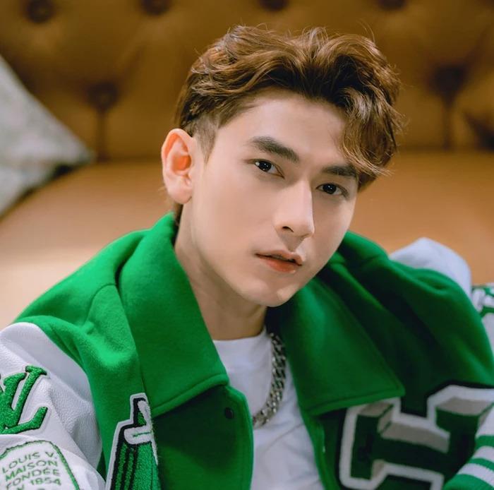 Rộ clip Isaac đẩy mạnh vai fan, từ chối chụp hình chung-2