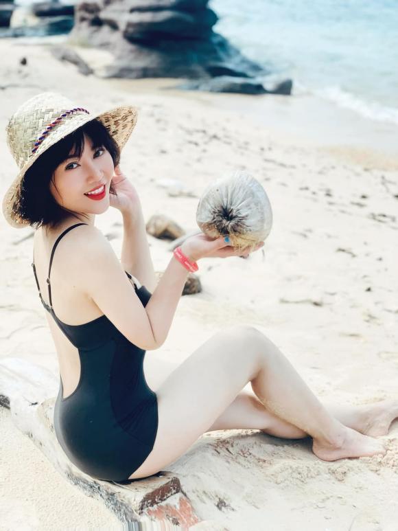 Diễn viên Thanh Hương tung ảnh bikini, vòng 1 muốn tràn ra ngoài-4