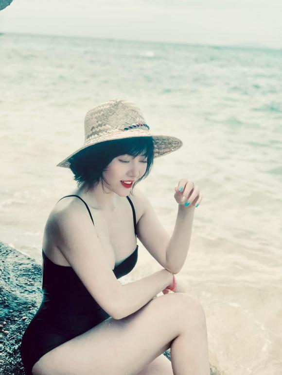 Diễn viên Thanh Hương tung ảnh bikini, vòng 1 muốn tràn ra ngoài-7