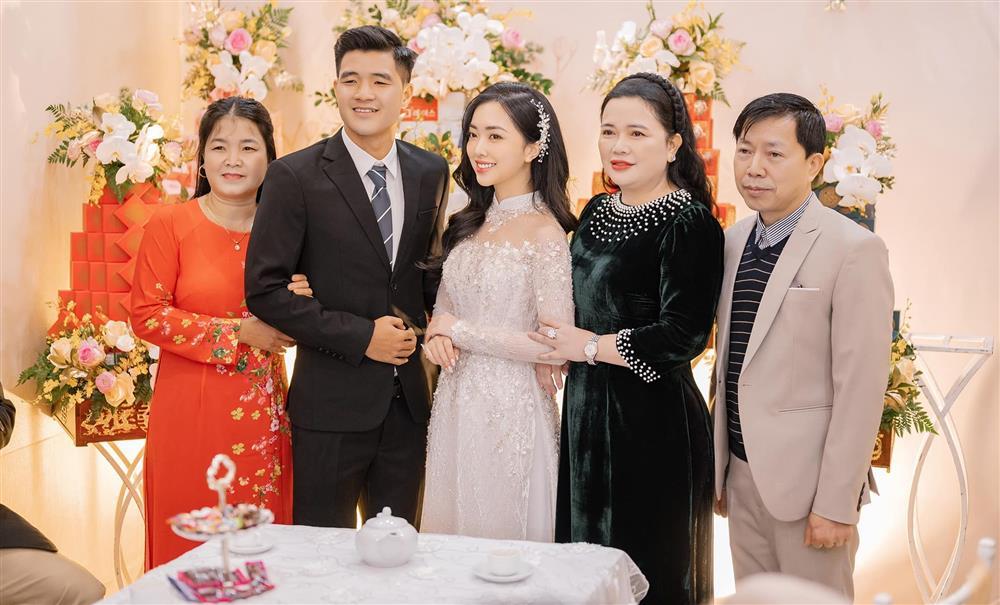 Ngày thứ 3 làm dâu, vợ Đức Chinh đã phải rơi nước mắt-1