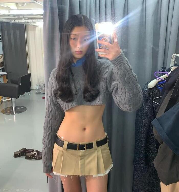 Dàn celeb Âu Á thi nhau diện váy ngắn cũn cỡn 1 gang tay, cạp trễ như lộ hàng đến nơi-6