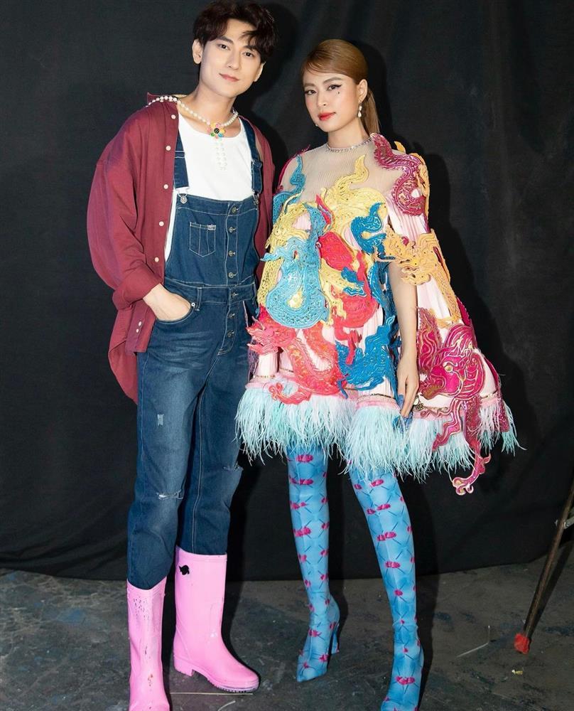 Lương Thùy Linh và Hoàng Thùy Linh lên đồ bị so với chổi lông gà-6