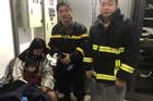 Cứu 3 người thoát khỏi chung cư bốc cháy ở Hà Nội