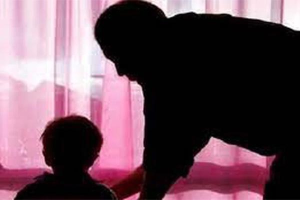 Thầy giáo chủ nhiệm bị tố dâm ô với học sinh lớp 5-2