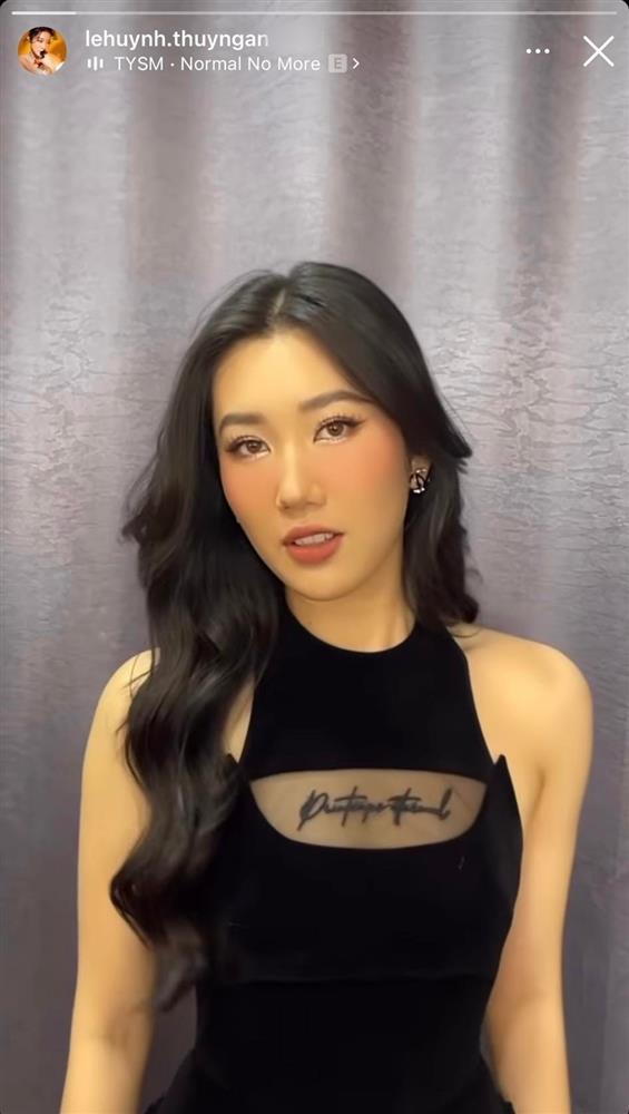 Thúy Ngân tái xuất bên Ngô Kiến Huy với hình xăm trước ngực-3