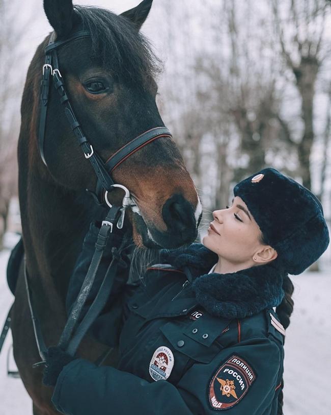 Trang phục vừa vặn, không quá rộng, quá chật vừa giúp thể hiện được vẻ đẹp hình thể vừa không cản trở vận động.