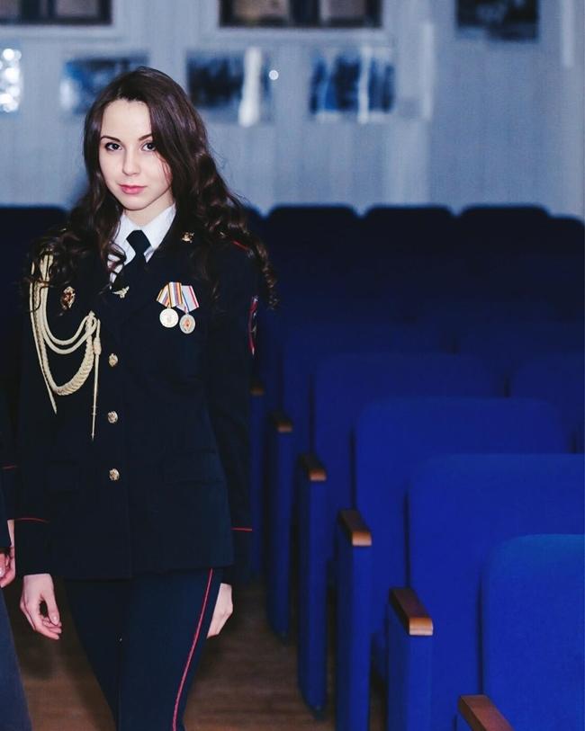 Thậm chí, những nữ quân nhân Nga còn được tổng thống Putin hết lời ngợi khen.