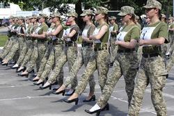 Phụ nữ Nga, Ukraine mặc quân phục quá đẹp ai cũng xiêu lòng