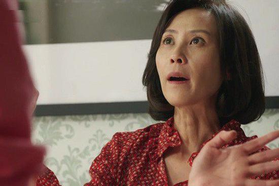 Con dâu sốc khi nhờ mẹ chồng trông cháu bị đòi trả lương