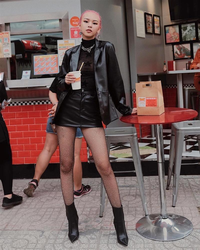 Bí kíp mix đồ với tất lưới để không phản cảm-4