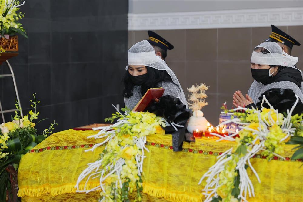 Diva Thanh Lam đau buồn trong tang lễ mẹ đẻ hôn phu-5