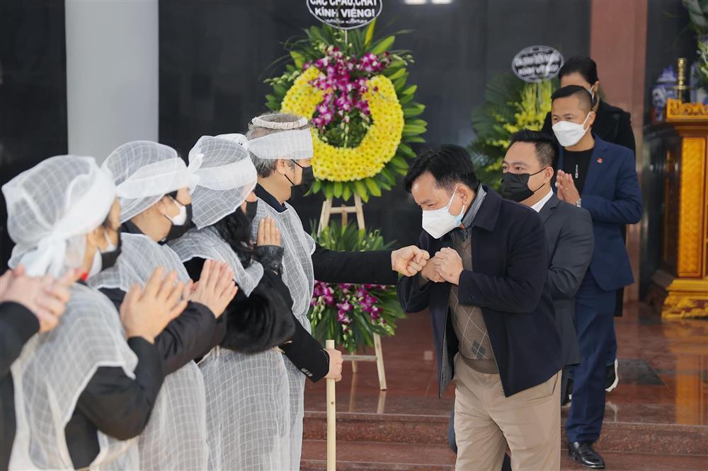 Diva Thanh Lam đau buồn trong tang lễ mẹ đẻ hôn phu-3