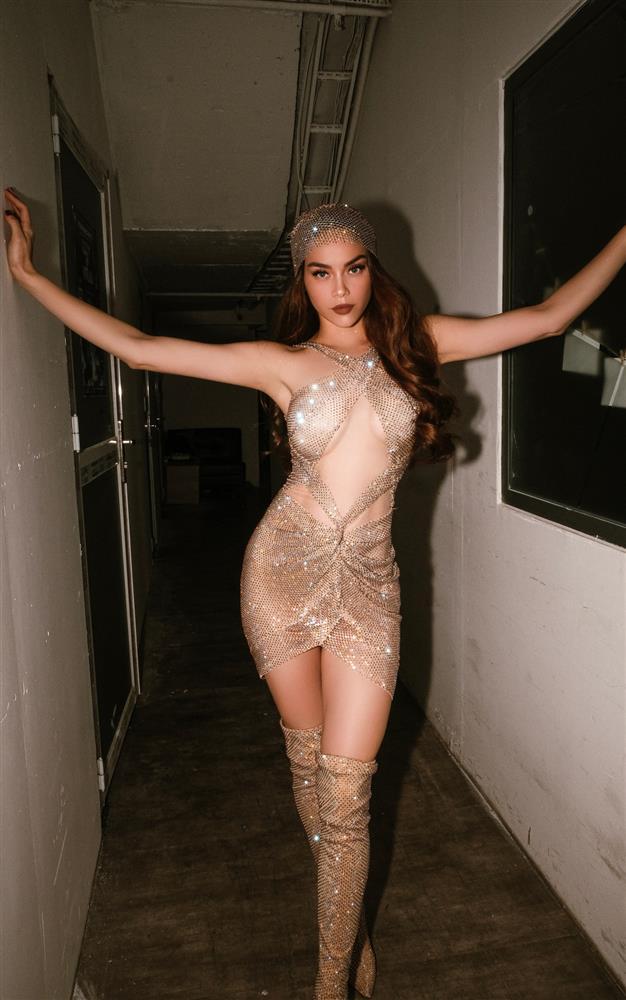 Hồ Ngọc Hà lộ bụng to vượt mặt, lẽ nào có con thứ 4?-6