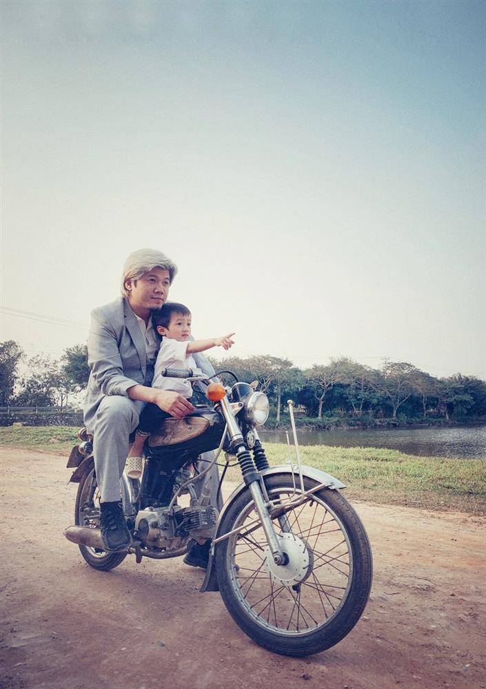 Cặp vợ chồng cùng 4 con chụp ảnh cưới phong cách thập niên 90-5