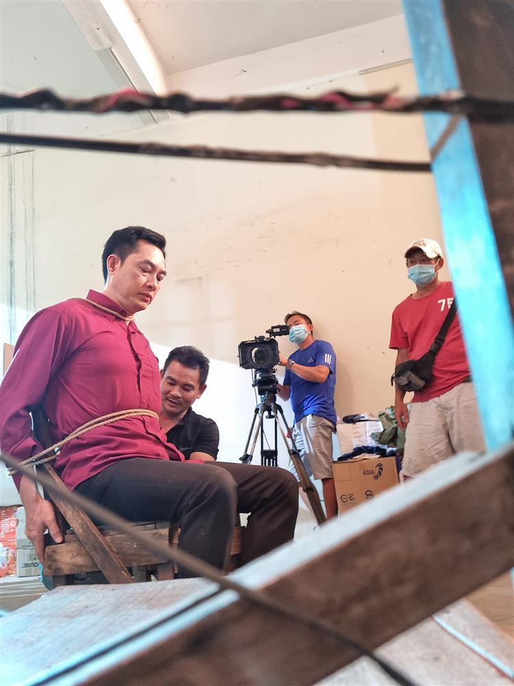 Đoàn phim Việt khốn khổ xoay xở khi diễn viên, ê-kíp thành F0-1