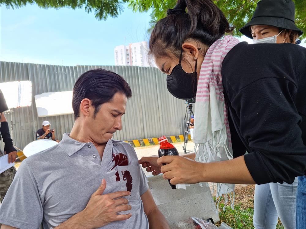 Đoàn phim Việt khốn khổ xoay xở khi diễn viên, ê-kíp thành F0-2