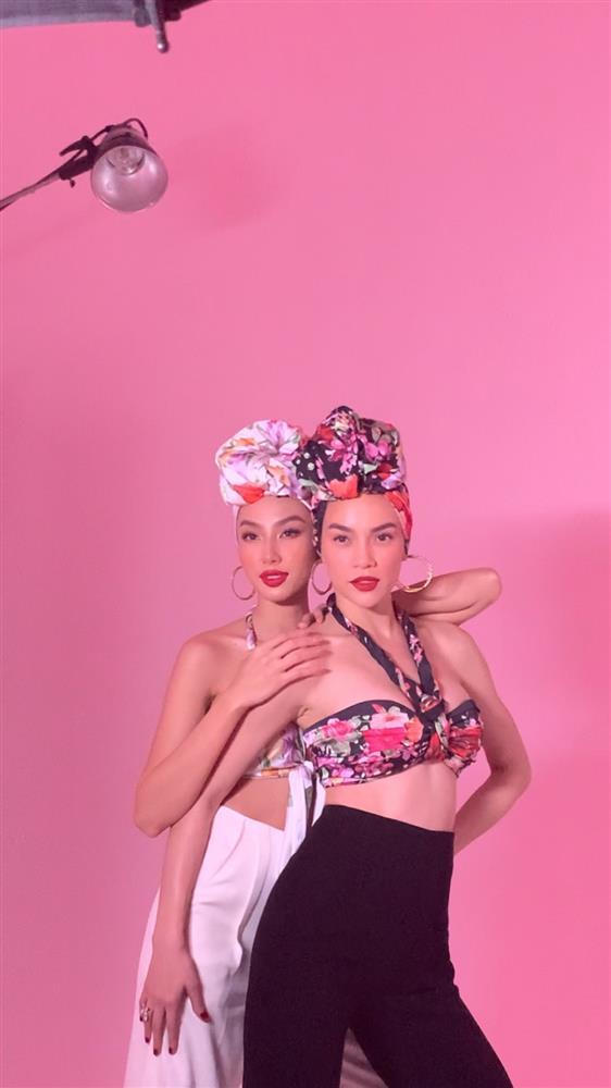 Hà Hồ và Thùy Tiên: Người che chắn hớ hênh, người mặc đồ nhăn nhúm-6