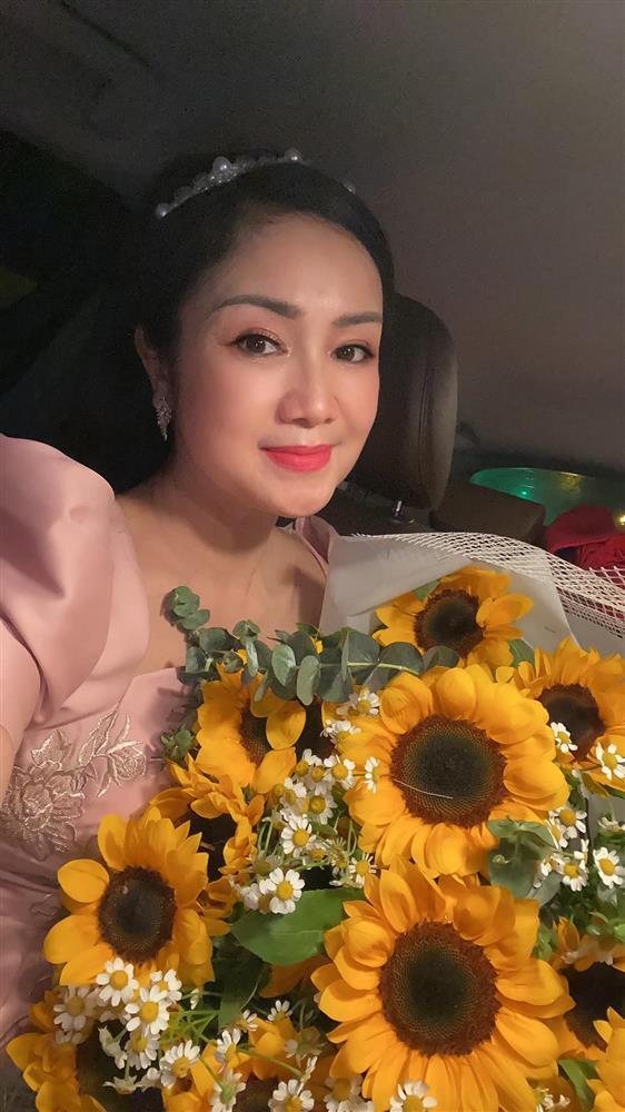 Nữ hoàng ảnh lịch đất Bắc xinh đẹp ở tuổi 53, gái trẻ cũng phải học hỏi-4