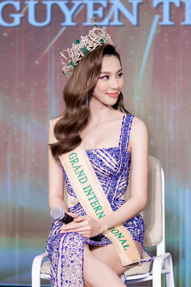 Thùy Tiên khoe quà fan, có gì ghê gớm mà ai nấy ná thở?-10