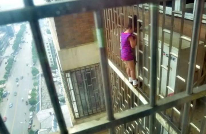 Không nhịn được cười những pha mắc kẹt khiến khổ chủ khóc thét-1