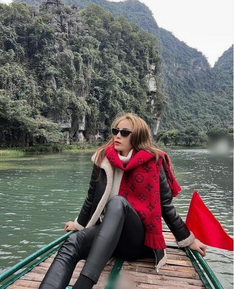 Lệ Quyên lộ nội y - Kỳ Duyên & Minh Triệu lại mặc chung đồ-4