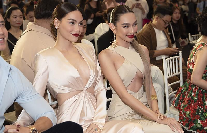 Thần thái Hà Hồ lấn át nguyên dàn Hoa hậu khi chung khung hình-6