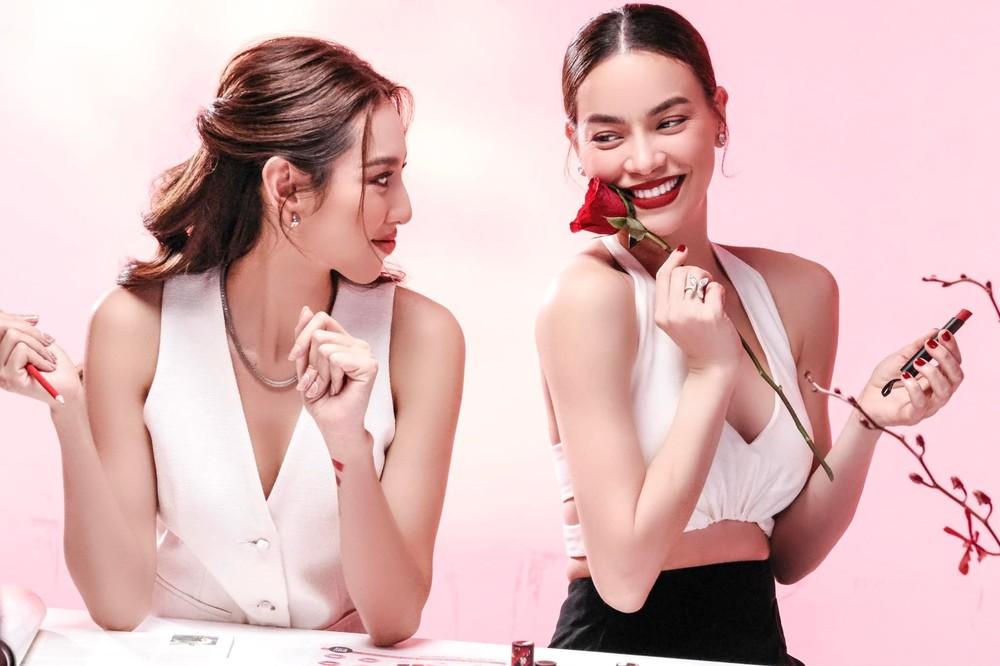 Thần thái Hà Hồ lấn át nguyên dàn Hoa hậu khi chung khung hình-5