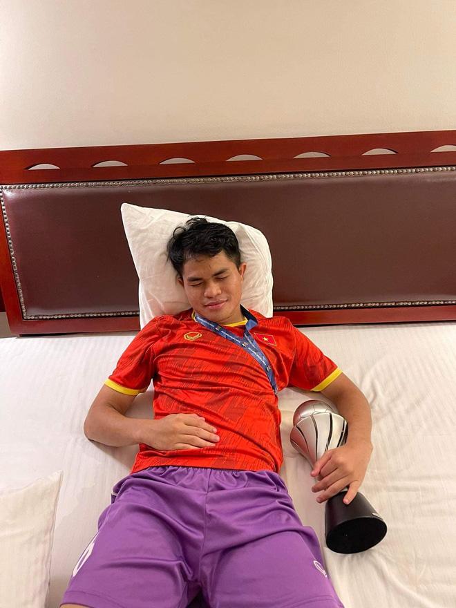 Cây hài mới của làng bóng: Cảm xúc lần đầu giành chức vô địch-3