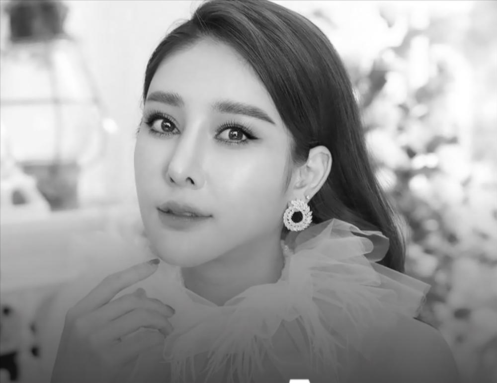 Xót xa khi xem lại nữ minh tinh Chiếc Lá Cuốn Bay hát như nuốt đĩa-1