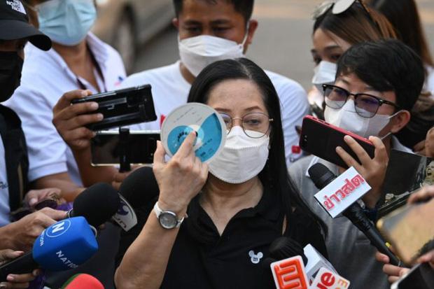 Mẹ đẻ mỹ nhân Chiếc Lá Cuốn Bay nói có bạo hành, quản lý dối trá-1