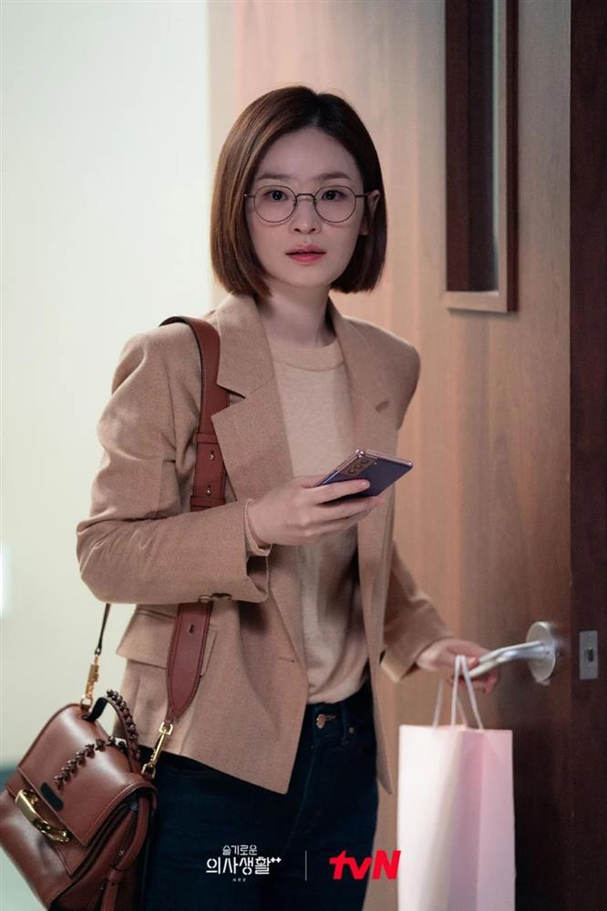 Đóng phim cùng Son Ye Jin, Jeon Mi Do lên đời phong cách-1