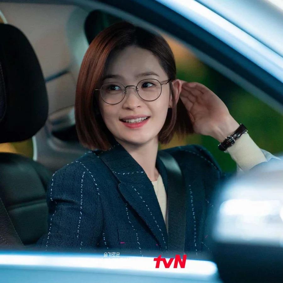 Đóng phim cùng Son Ye Jin, Jeon Mi Do lên đời phong cách-4