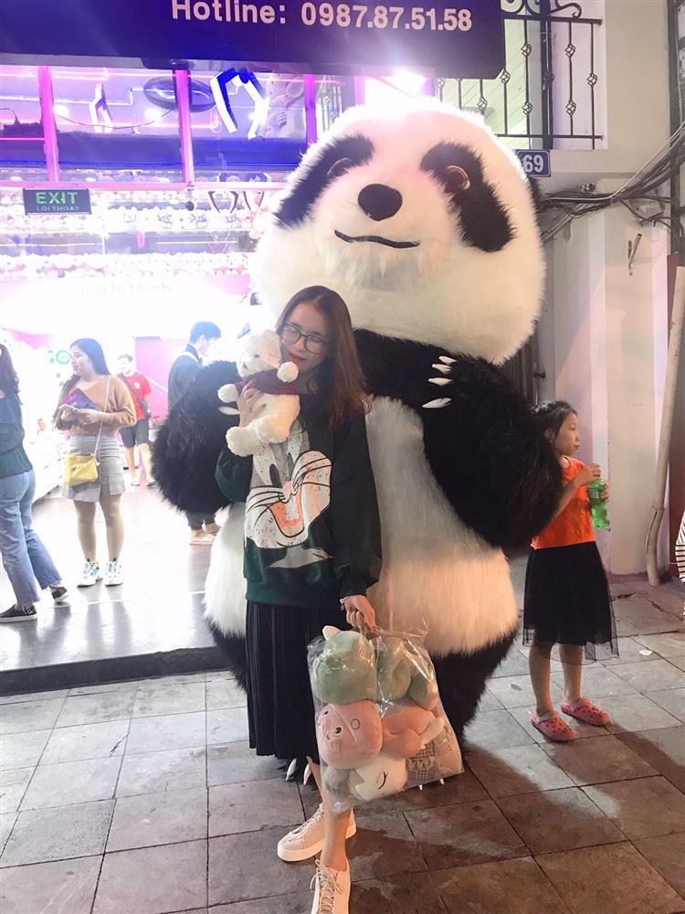 Vợ chồng 9x dành cả thanh xuân càn quét các loại máy gắp thú bông-4