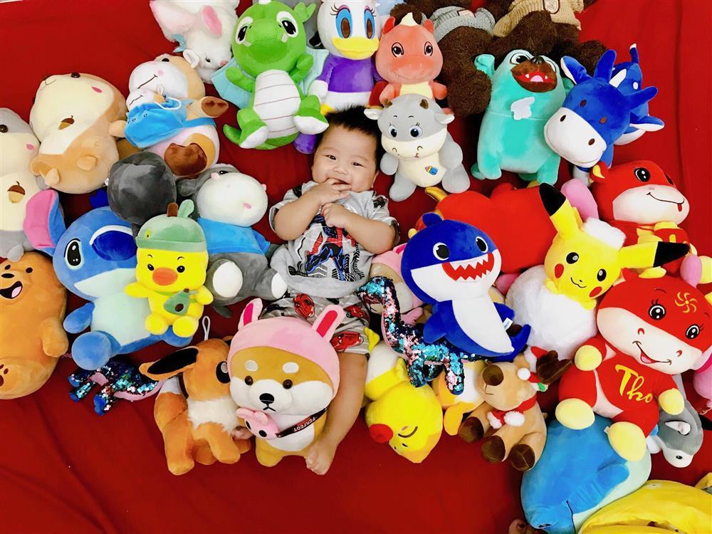 Vợ chồng 9x dành cả thanh xuân càn quét các loại máy gắp thú bông-8