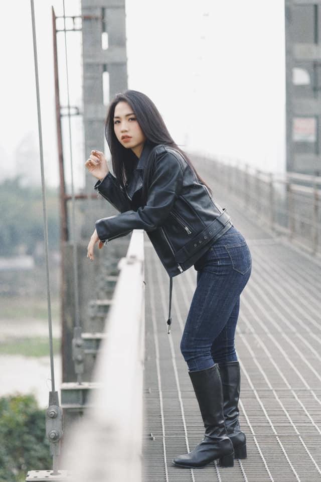 Hot girl tuyển Việt Nam xả ảnh ngoài đời khác trời vực lúc ra sân cỏ-3