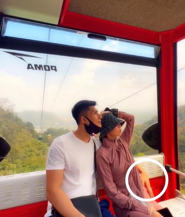 Tình trẻ Lệ Quyên liên tục dùng bàn tay hư đánh dấu chủ quyền-3