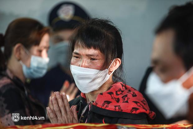 Tang lễ Bảo Bảo Gạo Nếp Gạo Tẻ: Bố mẹ khóc thất thần bên linh cữu-6