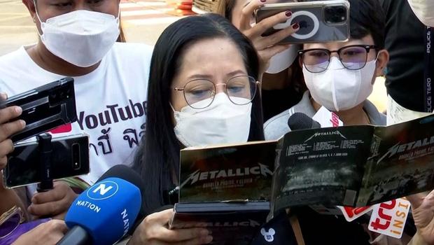 Mẹ mỹ nhân Chiếc Lá Cuốn Bay nhận được thùng đồ bí ẩn từ kẻ lạ-2