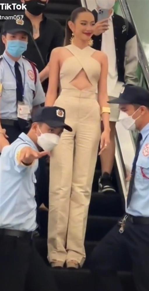 Sao Việt mất điểm vì váy nhàu nhĩ khi dạo phố-6