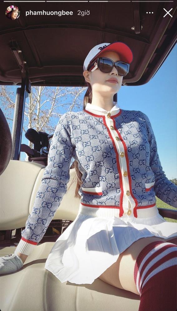 Mới gia nhập sân golf, Phạm Hương mạnh tay diện đồ hiệu 50 triệu-1
